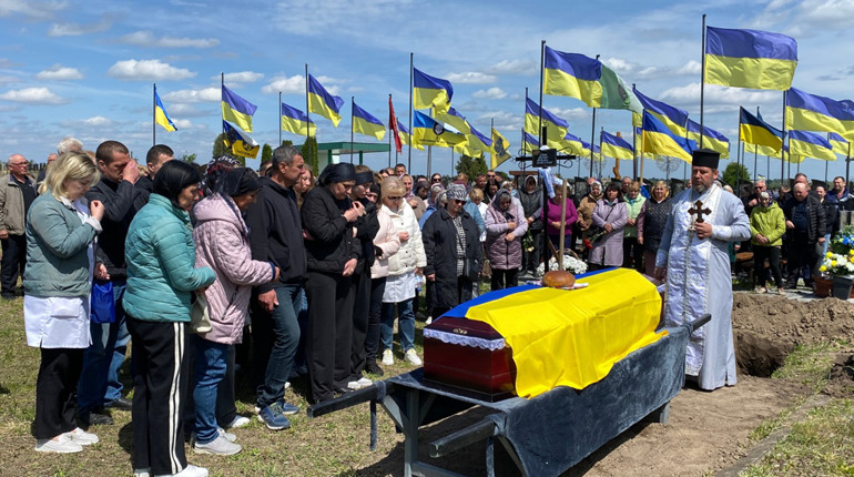 У Полонне на щиті повернувся військовий Віктор Гучок