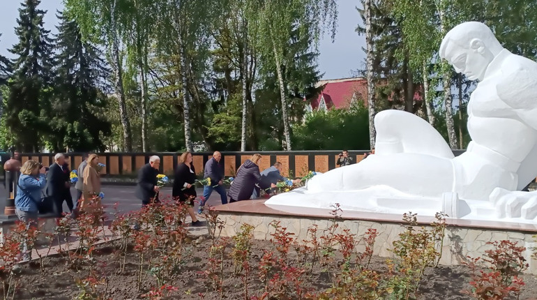 Новини воєнного часу. Старокостянтинівщина: вшанування героїв, спортивні здобутки,оновлення сервісів