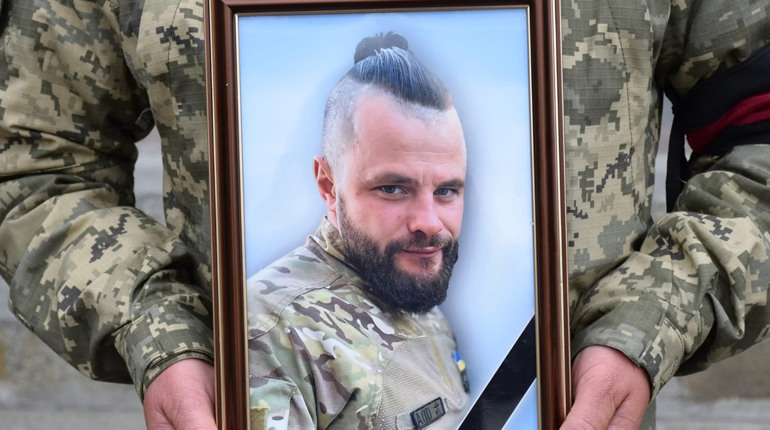 У Коханівці попрощалися із загиблим захисником Андрієм Іщенком