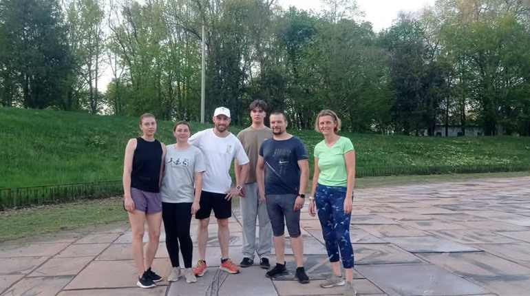 Безкоштовний спорт поруч: у Жовтих Водах працюють клуби скандинавської ходьби та бігу
