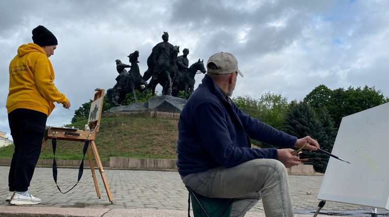 У Жовтих Водах триває художній пленер «Перлини Придніпровʼя»: відео
