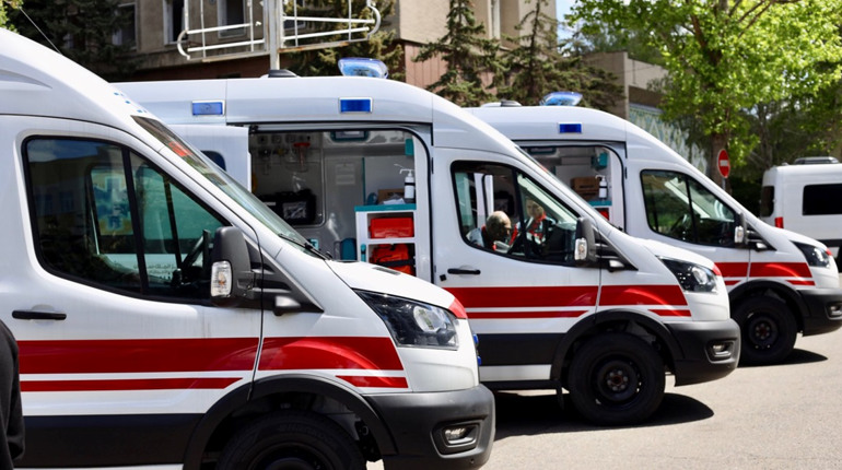 Миколаївщина отримала три сучасні автомобілі екстреної допомоги від благодійників