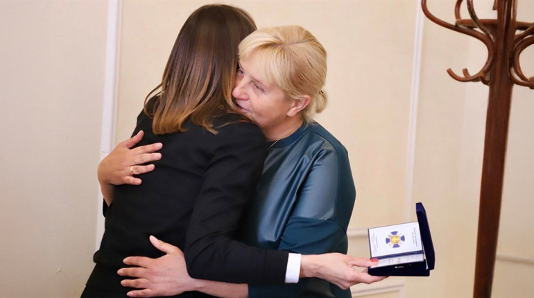 Мама, яка виховала Героя: Людмилі Свінціцькій вручили почесну відзнаку
