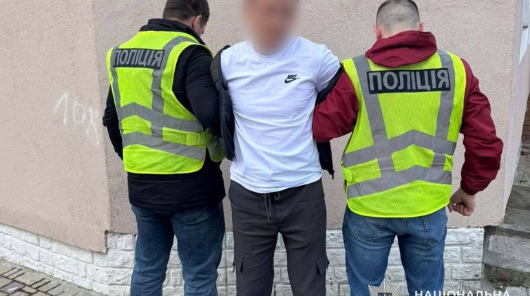 14 тисяч доларів за відстрочку: правоохоронці затримали жителя Кременеччини