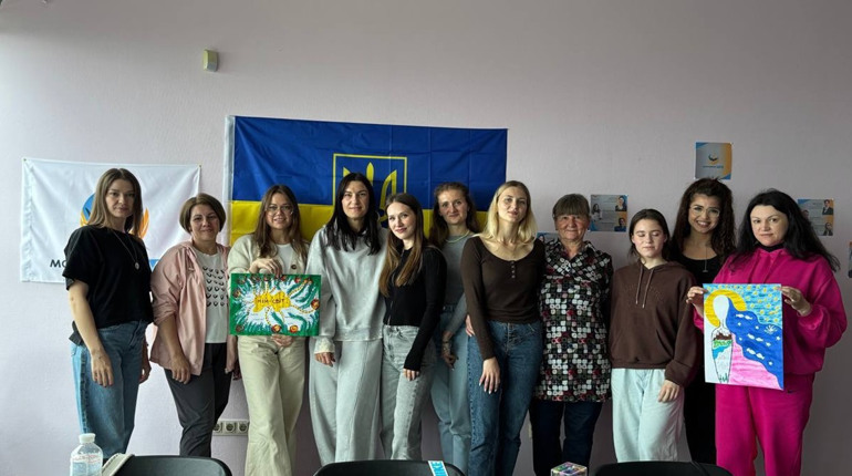 Молодь Південного досліджувала власний світ через арттерапію (ФОТО)