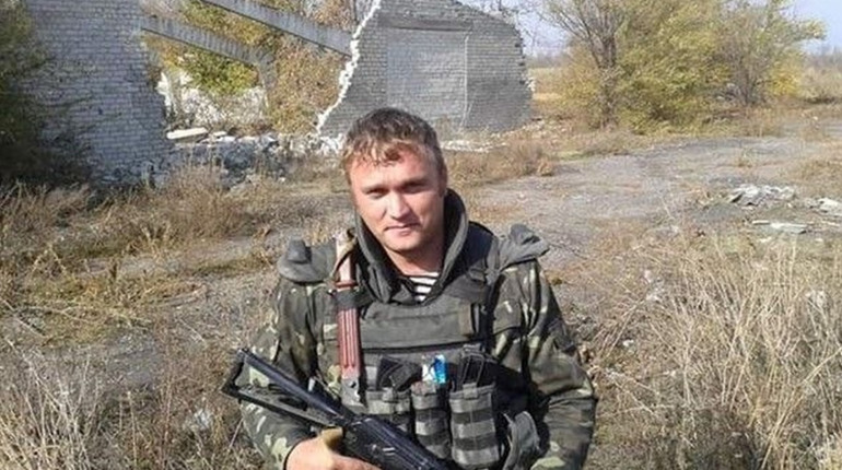 Загинув, прикриваючи відхід побратимів