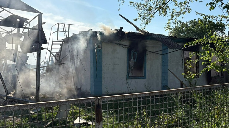 Росіяни обстріляли село Піддубне Волноваського район. Є зруйновані будинки та пошкоджена школа