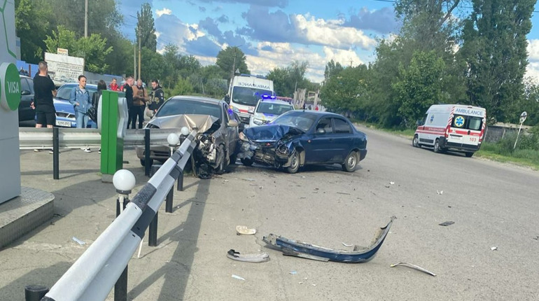 У Жовтих Водах зіткнулися два авто: у водія правоохоронці зафіксували ознаки сп’яніння