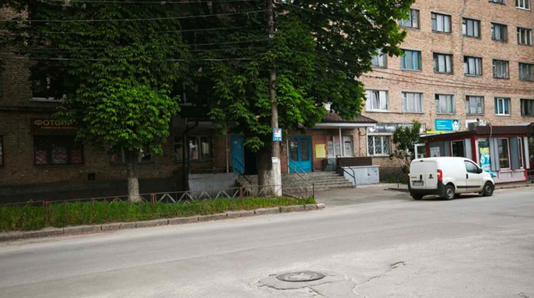 Заручники ситуації: мешканцям гуртожитку у Фастові вимкнули світло