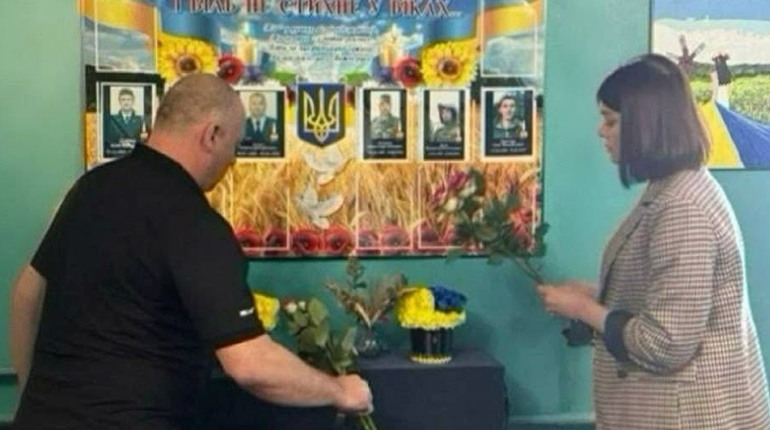 До Дня Героїв України у Кривому Розі відкрили меморіальний простір захисникам зі Старомлинівки