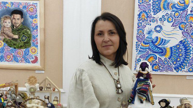 Чарівний світ ляльки: у Фастівському музеї відкрилась виставка майстрині Вікторії Савіцької