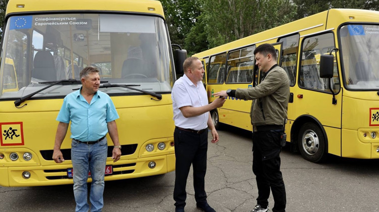 Південноукраїнськ отримав нові шкільні автобуси: впевнений крок до доступної освіти
