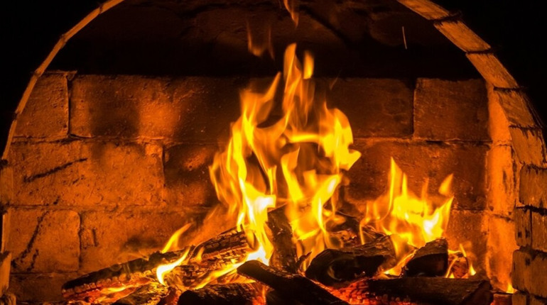 На Черкащині чоловіка засудили за спалювання хрестів із цвинтаря