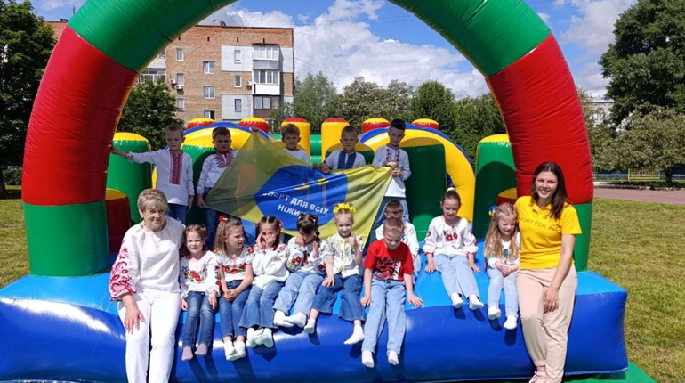 СПОРТИВНО ТА ПОЗИТИВНО У НІЖИНСЬКІЙ ГІМНАЗІЇ №17 ВІДЗНАЧИЛИ СВЯТО "ОСТАННЬОГО ДЗВОНИКА"