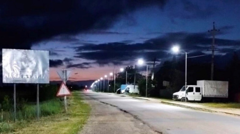Між селами Нерубайське та Велика Балка облаштували вуличне освітлення: стало світліше та безпечніше
