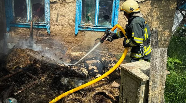 У Великій Снітинці, що на Фастівщині, рятувальники оперативно загасили пожежу