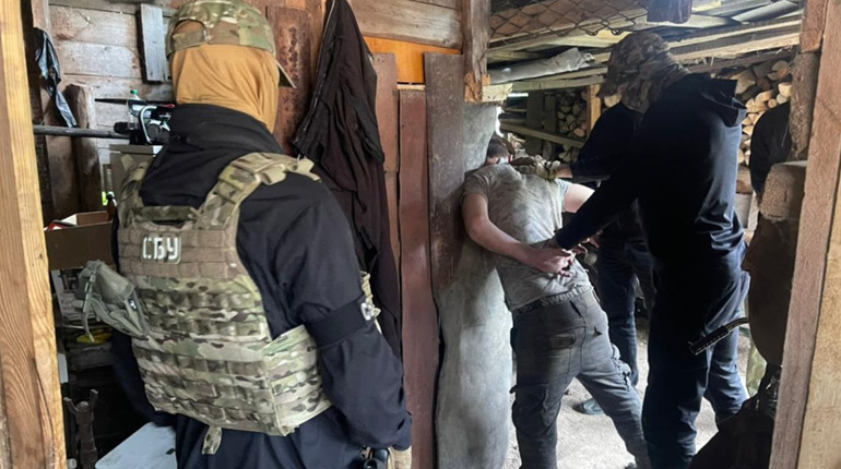 Передавав інформацію про авіацію на Хмельниччині: затримано російського шпигуна