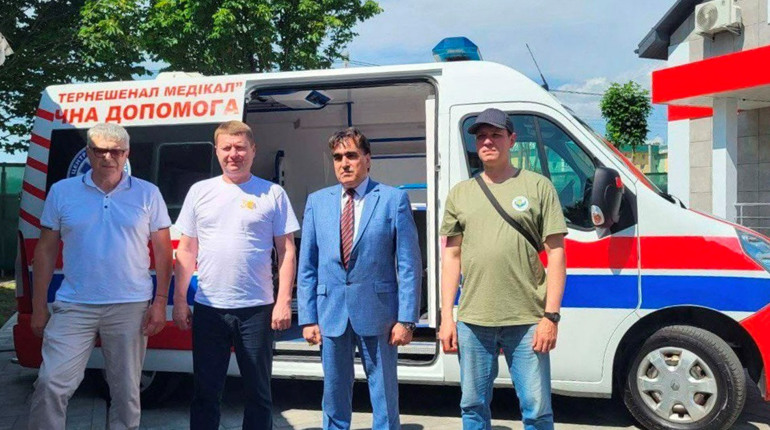 Авангардівська амбулаторія отримала "швидку": допомога благодійного фонду