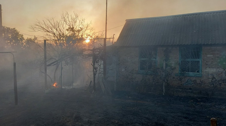 "Автомати, кулемети, арта б'є... дрони": у Новій Каховці зранку "маленький армагеддон"