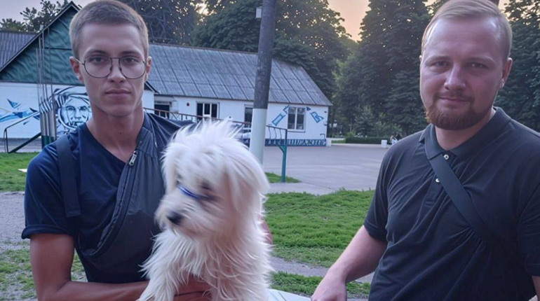 Щемлива історія порятунку: фастівські поліцейські та волонтери врятували собаку з цуценям із підвалу