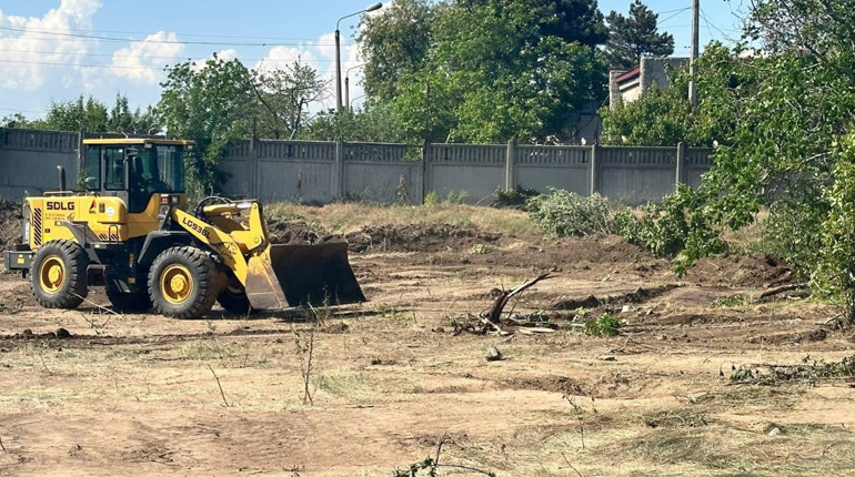 У Південному розпочали облаштування ділянки для притулку безпритульних тварин (ФОТО)