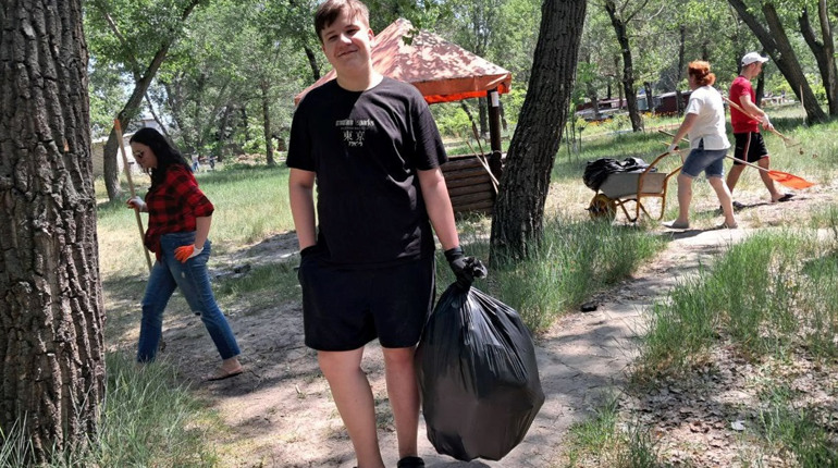 Еко-толока «Зробимо місто чистішим»: як молодь Волноваського району змінює еко-культуру в Україні