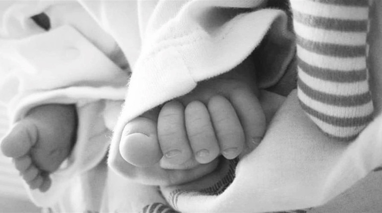 У Мирному розслідують смерть 2-місячного хлопчика. Це друга дитина, яка померла в цій родині