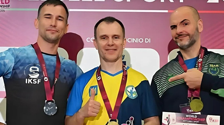 Євген Нескреба з Волновахи здобув три золоті медалі на чемпіонаті світу з гирьового спорту