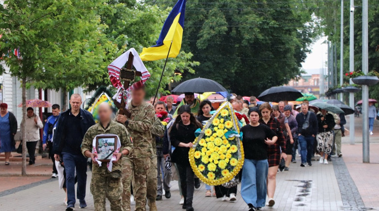 У Ніжині попрощалися із загиблим воїном Михайлом Онищенком