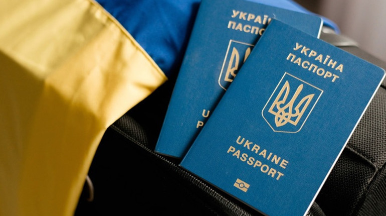 В Україні можуть дозволити виїзд за кордон чоловікам до 24 років: у Раді обговорюють нові ініціативи