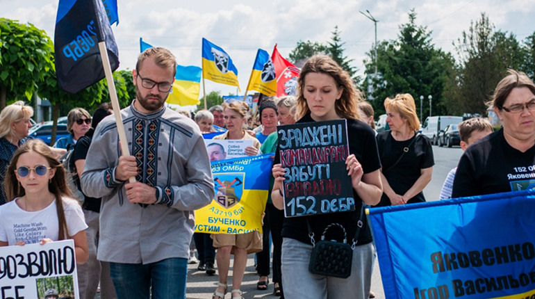 Мирна хода у Полонному об’єднала родини зниклих військових