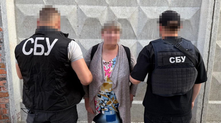 Збирала дані для ворога: на Хмельниччині викрито жінку, яка готувала диверсію