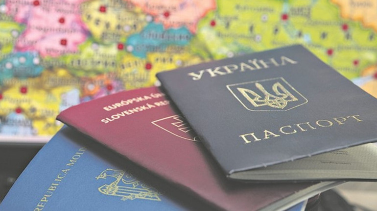 В Україні дозволили множинне громадянство. Хто зможе його отримати