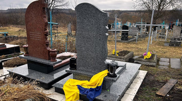 На Хмельниччині підліток понівечив могилу військового