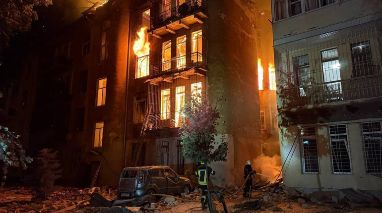 Масована атака на Одесу: пожежі, евакуація, постраждалі серед рятувальників