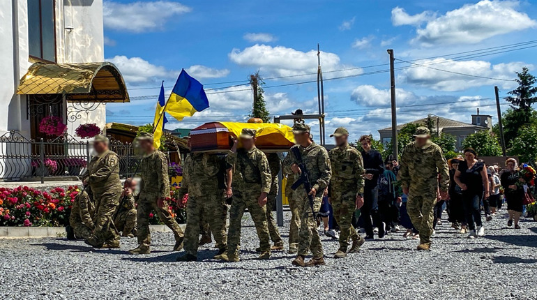 Вважався зниклим безвісти: у Полонному прощалися з захисником Олександром Лавринюком