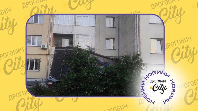 Дрогобичанин на вантажівці в’їхав у багатоповерхівку в Пустомитах: він у лікарні