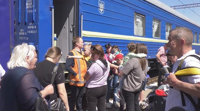 Жителі громад Глухівщини можуть безкоштовно доїхати евакуаційним потягом із Сум в Ужгород