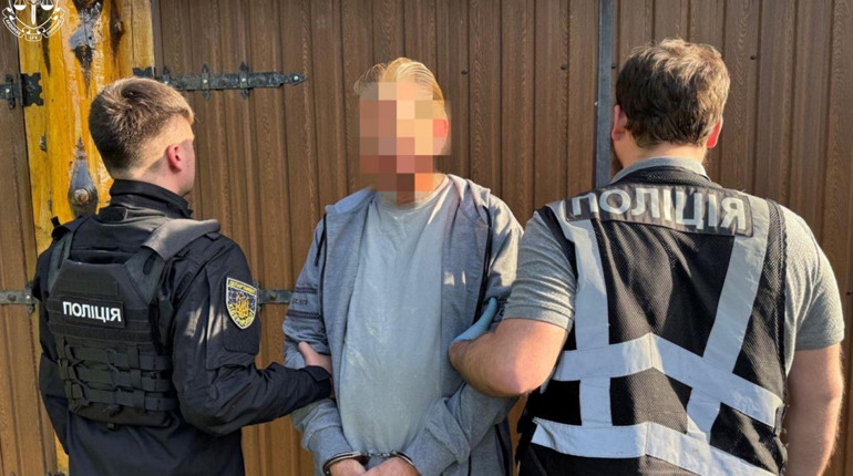 На Київщині затримали громадянина США, який 30 років переховувався за сексуальні злочини проти дітей