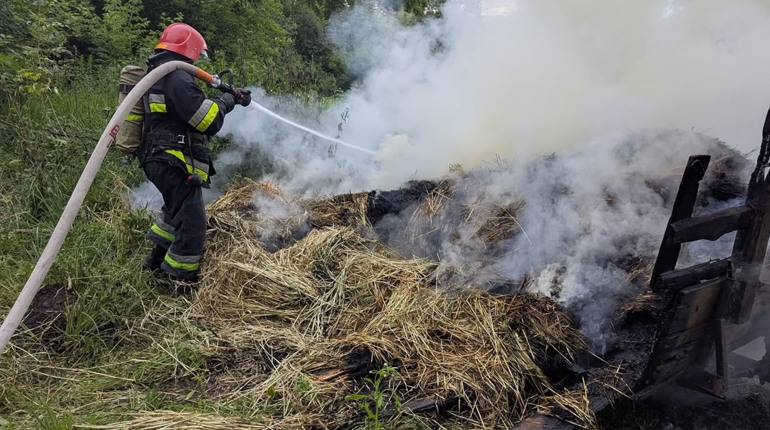 У селі на Кременеччині горів трактор
