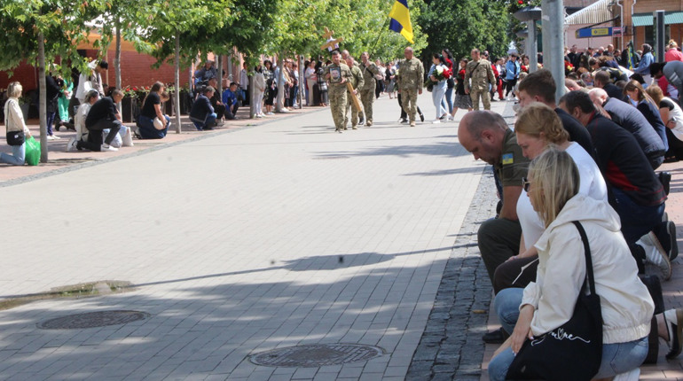 У Ніжині прощалися із загиблим воїном Дмитром Морейченком