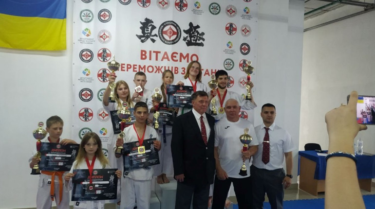 Каратисти двох громад показали клас: шість чемпіонських титулів і кубок ветерана від сенсея