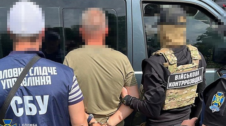 СБУ затримала майора Повітряних Сил за державну зраду: завербували дружину з Мелітополя