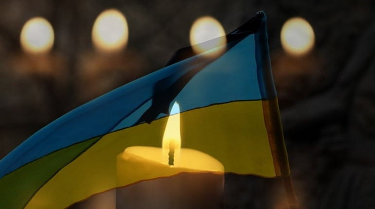 "Він тримав тил, щоб інші тримали передову": у Старокостянтинові попрощалися з Дмитром Романюком