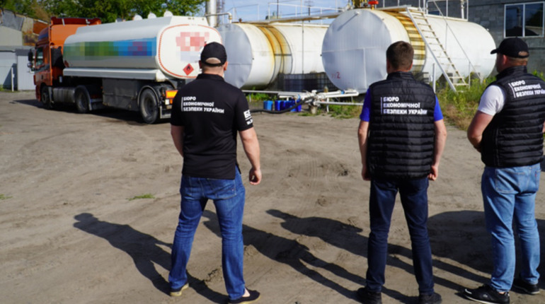 280 тисяч літрів фальсифікату: правоохоронці викрили схему продажу незаконного пального на Київщині
