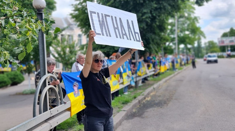 «Вірю, що його знайду»: дружина зниклого безвісти захисника не полишає пошуків