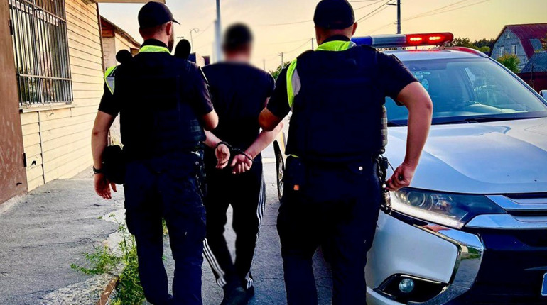У Звягелі затримали чоловіка за стрілянину: пенсіонер поранений через сусідський конфлікт