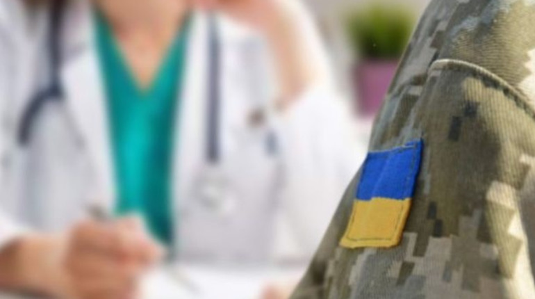 Сімейним лікарям доплачуватимуть за обслуговування ветаранів і ветеранок: перелік медпослуг