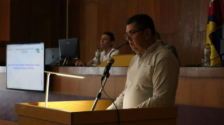 На сесії Первомайської міської ради: медицина, звіт голови та зміни до міських програм
