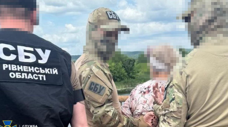 На Сумщині жінка на велосипеді їздила та знімала позиції ЗСУ для РФ